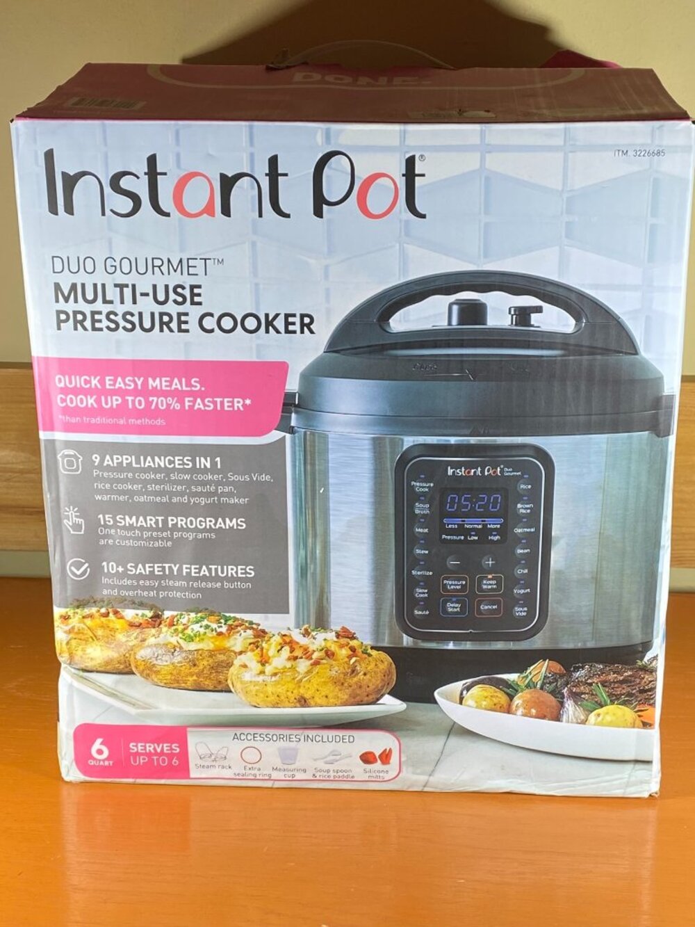 Pressure Cooker Instant Pot Model Duo Gourmet. 6 Quart  NEW